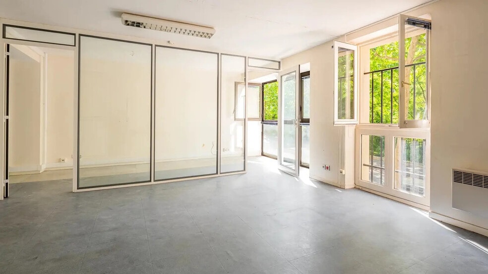 Office in Paris for sale - Building Photo - Image 2 of 11