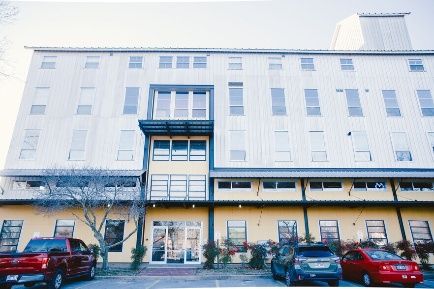 525 S School Ave, Fayetteville, AR à louer - Photo du bâtiment - Image 3 de 22