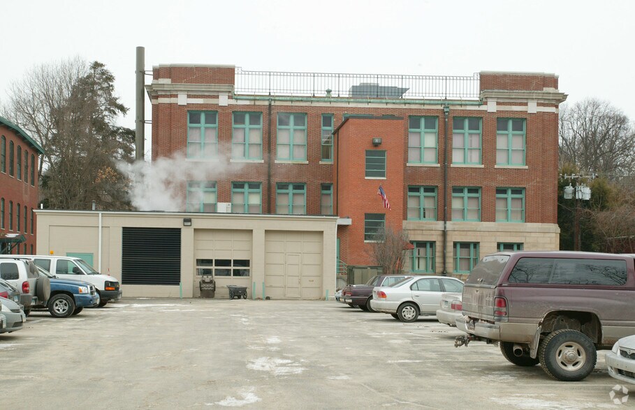 146 Hartford Rd, Manchester, CT à louer - Photo du bâtiment - Image 2 de 29