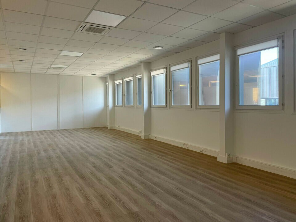 Office in Le Havre for lease Interior Photo- Image 1 of 4