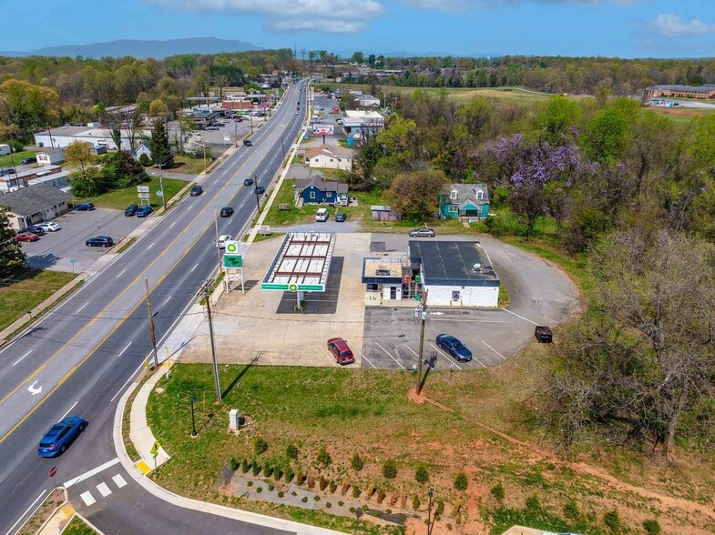 4623 S Amherst Hwy, Madison Heights, VA for sale - Building Photo - Image 2 of 3