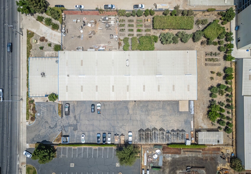 1617 S Yosemite Ave, Oakdale, CA for sale - Building Photo - Image 2 of 17