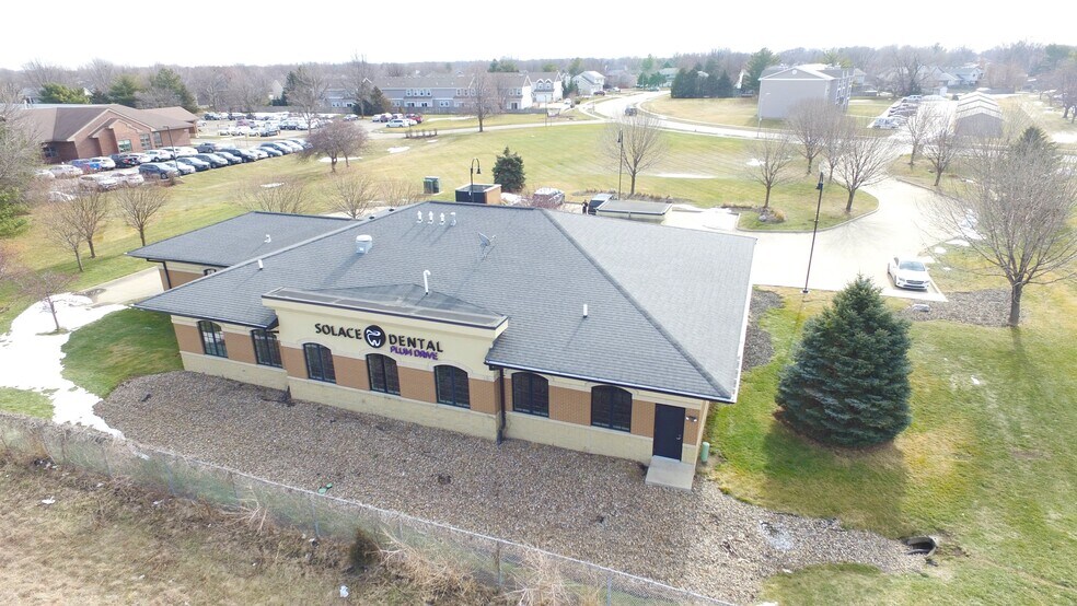 8501 Plum Dr, Urbandale, IA à vendre - Photo du bâtiment - Image 1 de 17