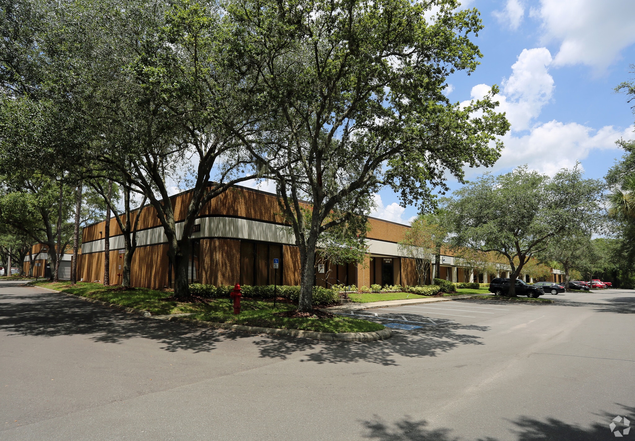 1911 N Us Hwy 301, Tampa, FL for lease Primary Photo- Image 1 of 11