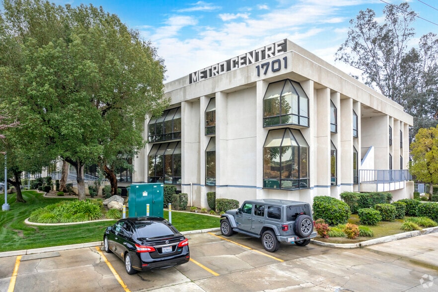 1701 Westwind Dr, Bakersfield, CA for lease - Building Photo - Image 1 of 30