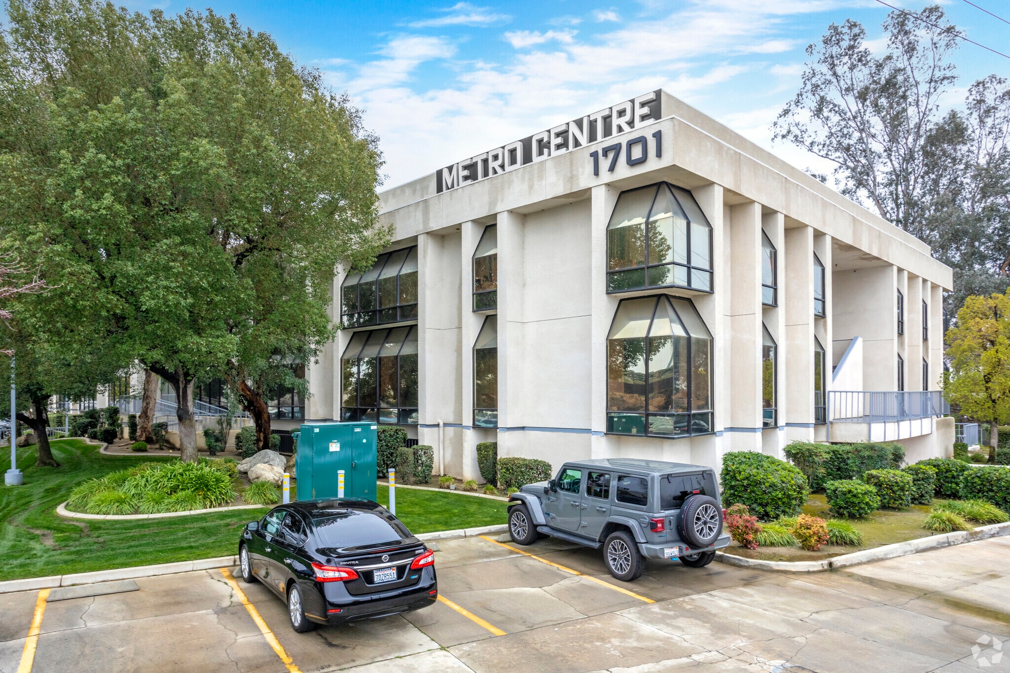 1701 Westwind Dr, Bakersfield, CA for lease Primary Photo- Image 1 of 18