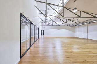 24-30 Wellington St, Waterloo for lease Interior Photo- Image 2 of 6