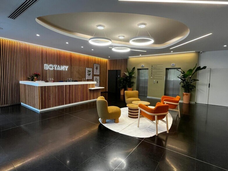 Bureau dans Suresnes à louer - Hall d’entrée - Image 3 de 3