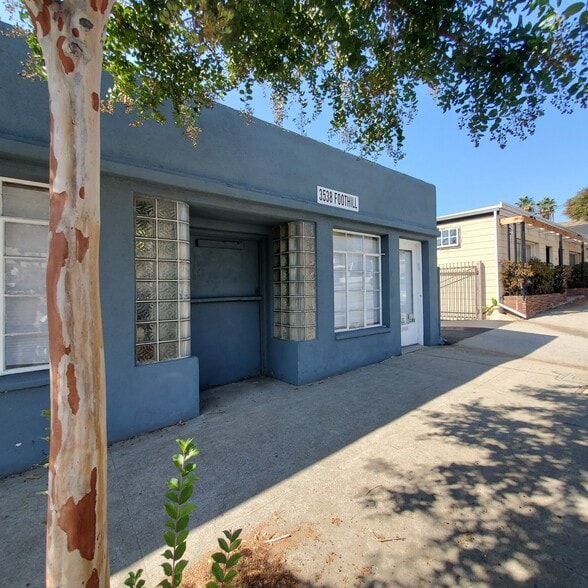 3538 Foothill Blvd, La Crescenta, CA for sale - Building Photo - Image 3 of 3