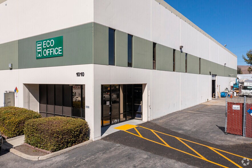 1000-1010 S Milpitas Blvd, Milpitas, CA à louer - Photo du bâtiment - Image 2 de 6