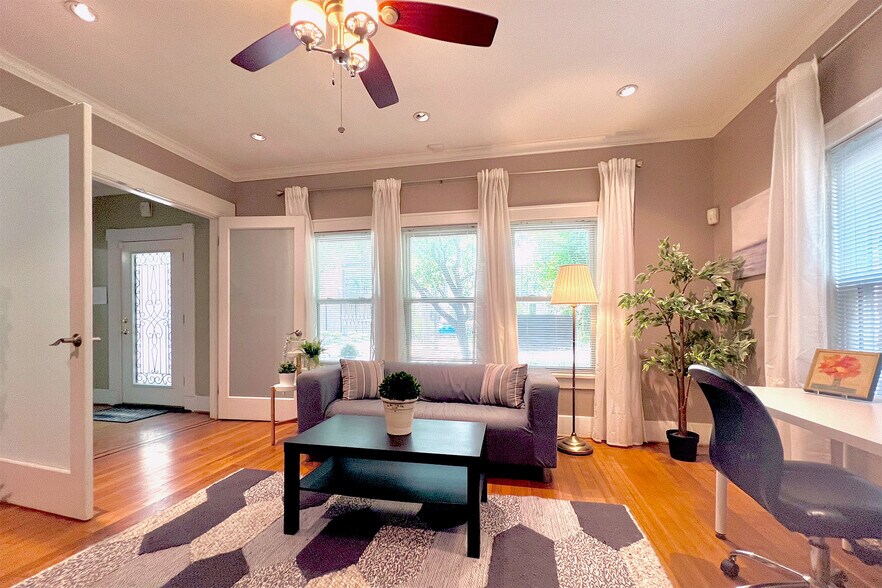 2407 Waugh Dr, Houston, TX à vendre - Photo intérieure - Image 2 de 19