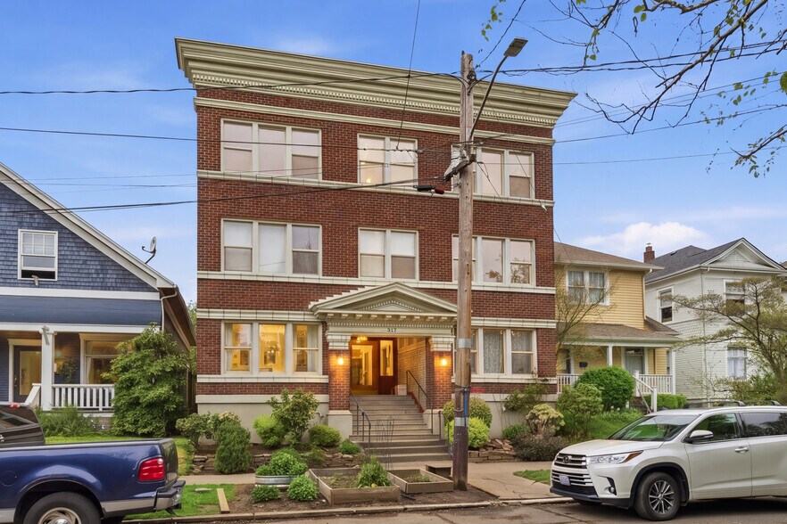 317 18th Ave E, Seattle, WA à vendre - Photo principale - Image 1 de 14