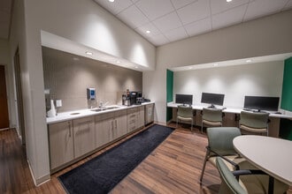 108 W 8th Ave, Homestead, PA à louer Photo intérieure- Image 2 de 8