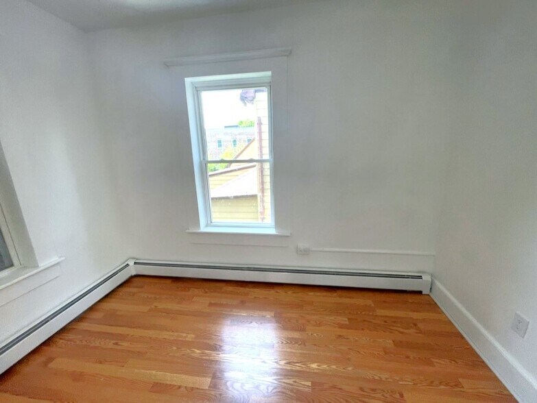 299 Clinton St, Binghamton, NY à vendre - Photo du bâtiment - Image 3 de 11