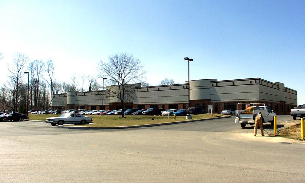 10521 Millington Ct, Blue Ash, OH for lease - Primary Photo - Image 1 of 1