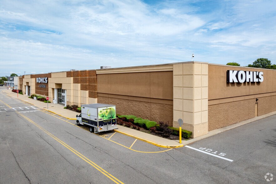 403-421 Commack Rd, Deer Park, NY à louer - Photo du bâtiment - Image 1 de 8