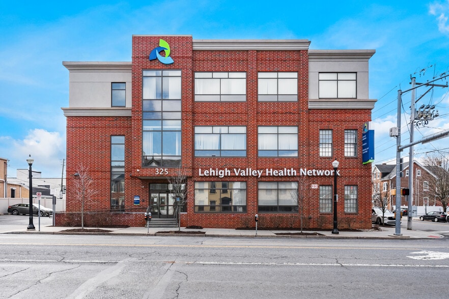 325 W Broad St, Bethlehem, PA for sale - Building Photo - Image 1 of 6