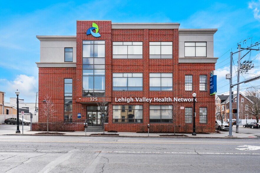 325 W Broad St, Bethlehem, PA à vendre - Photo du bâtiment - Image 1 de 6