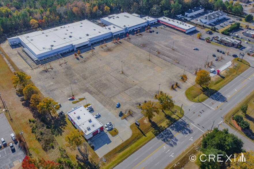 801-855 Chesterfield Hwy, Cheraw, SC for sale - Building Photo - Image 1 of 3