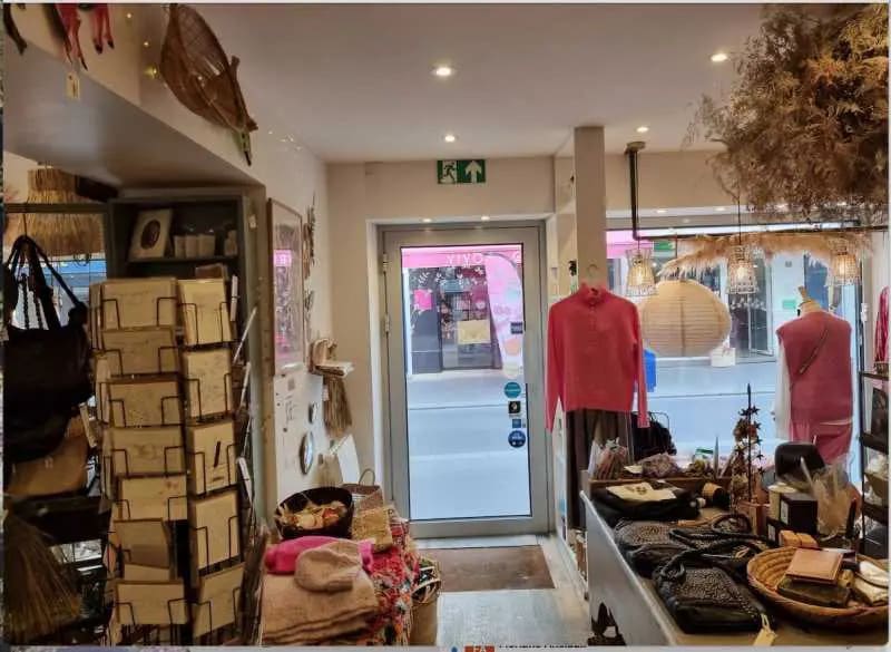 Retail in Paris for lease - Interior Photo - Image 2 of 7