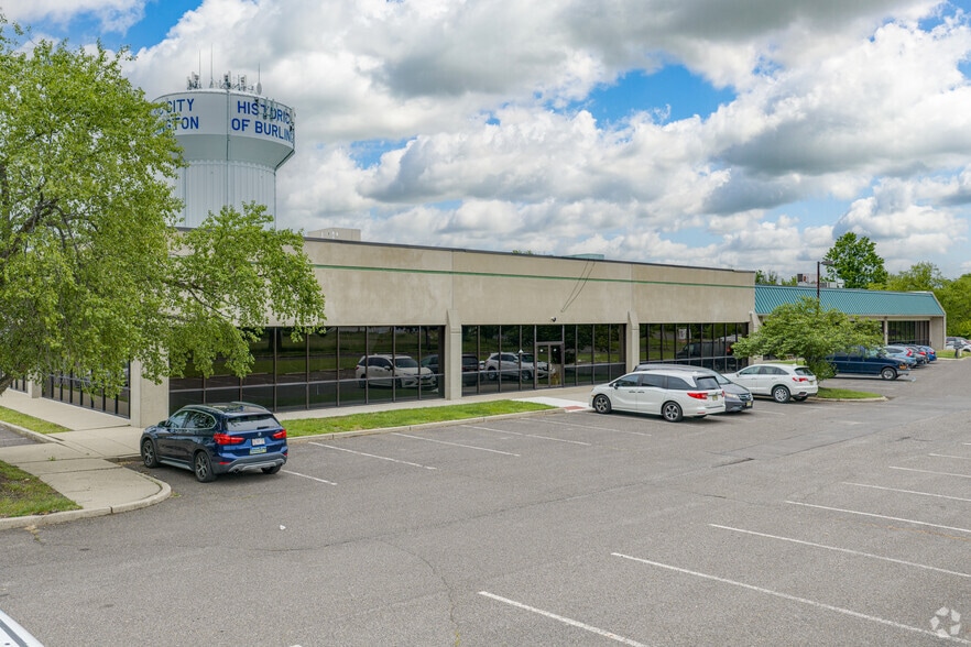 450-460 Veterans Dr, Burlington, NJ for lease - Building Photo - Image 3 of 30