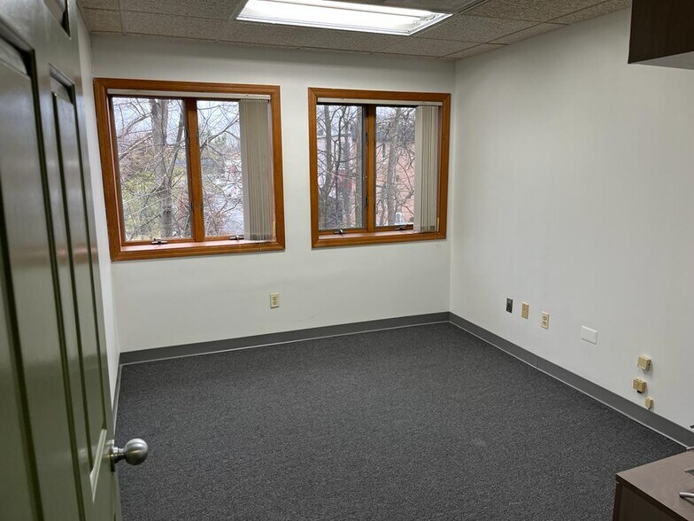 3840 Park Ave, Edison, NJ à vendre - Photo intérieure - Image 2 de 25