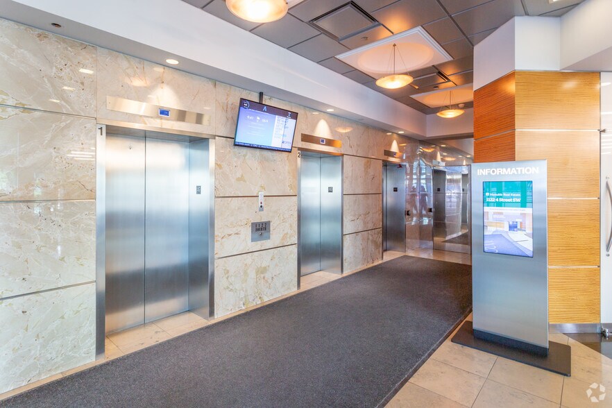 1122 4th St SW, Calgary, AB à louer - Hall d’entrée - Image 3 de 5