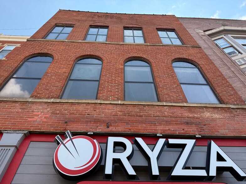 40 S Court St, Athens, OH à louer - Photo du bâtiment - Image 1 de 10