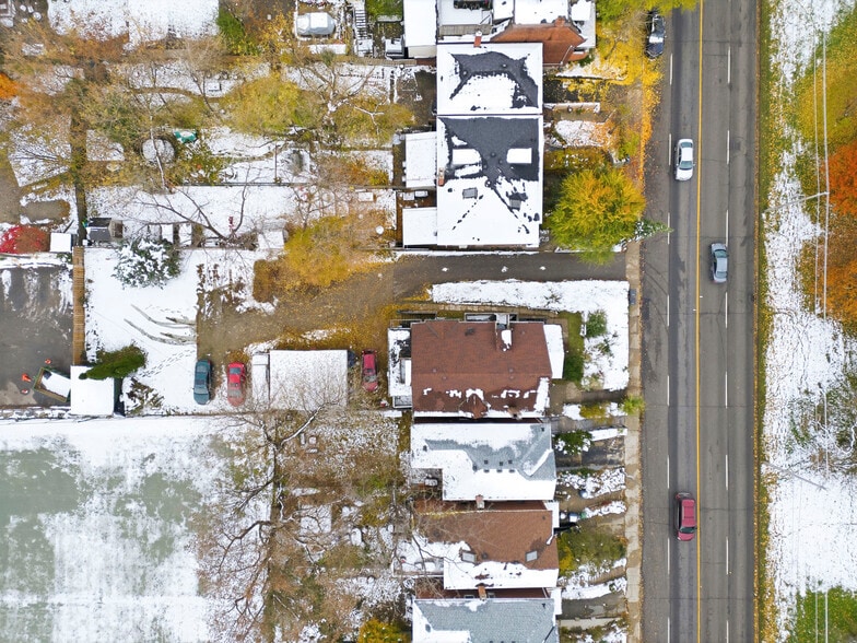 115 Parkside Dr, Toronto, ON for sale - Building Photo - Image 3 of 4