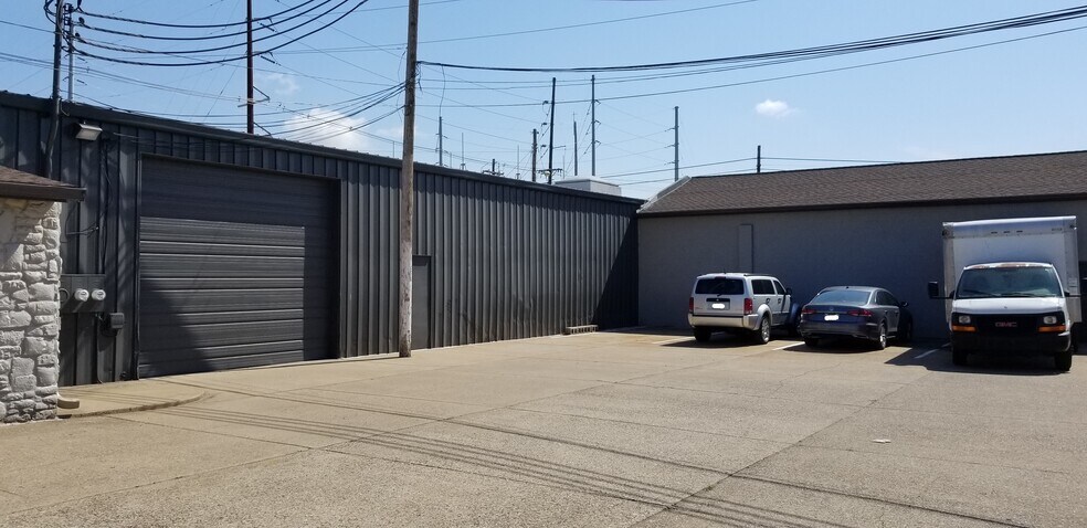 1525 N Heidelbach Ave, Evansville, IN à louer - Photo du bâtiment - Image 2 de 9