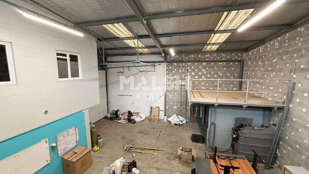 Local d'activités dans Brignais à vendre - Photo du bâtiment - Image 3 de 10
