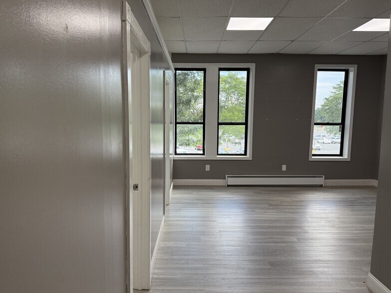 494 Main St, New Britain, CT à louer - Photo du bâtiment - Image 2 de 5