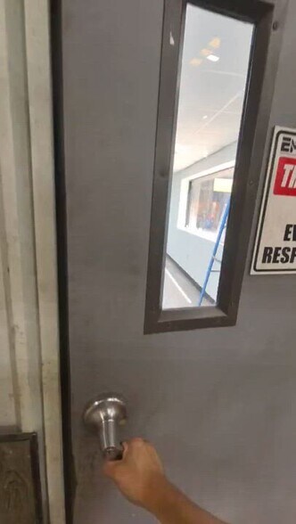 9021 Ley Rd, Houston, TX à louer - Vidéo sur l’inscription commerciale - Image 3 de 23