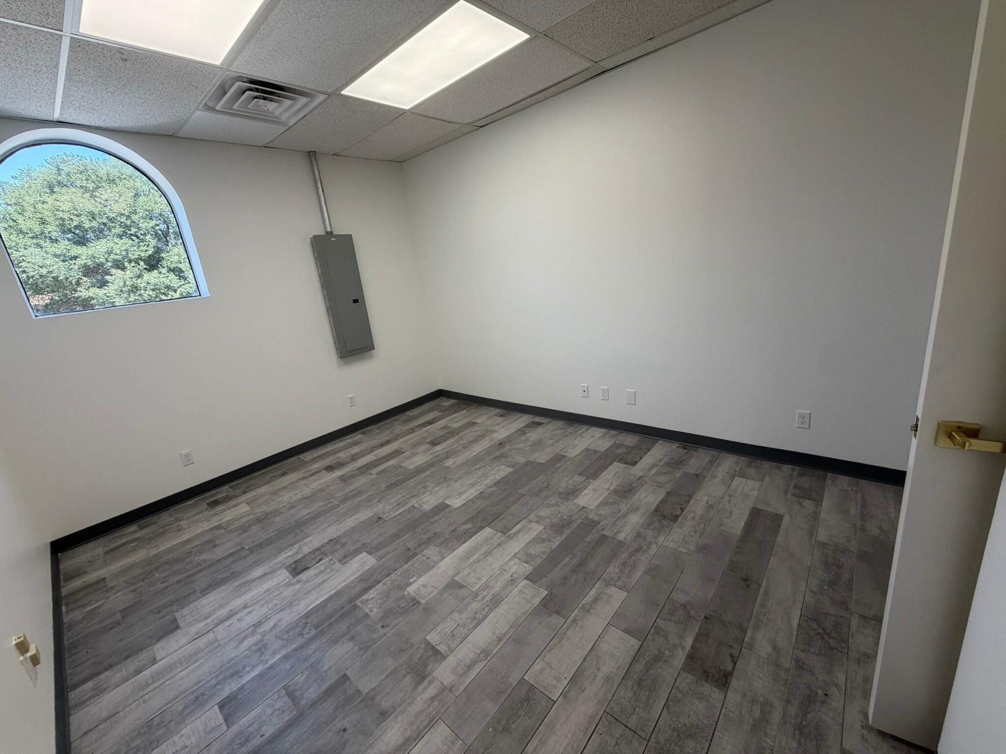 6040 Camp Bowie Blvd, Fort Worth, TX for lease Interior Photo- Image 1 of 6
