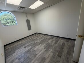 6040 Camp Bowie Blvd, Fort Worth, TX for lease Interior Photo- Image 1 of 6
