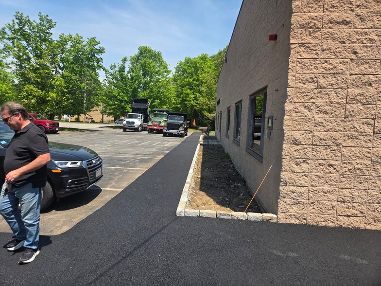 20 Bonazzoli Ave, Hudson, MA for lease - Building Photo - Image 3 of 6