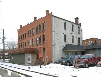 Plus de détails pour 10-14 W Main St, Plainville, CT - Commerce de détail à louer