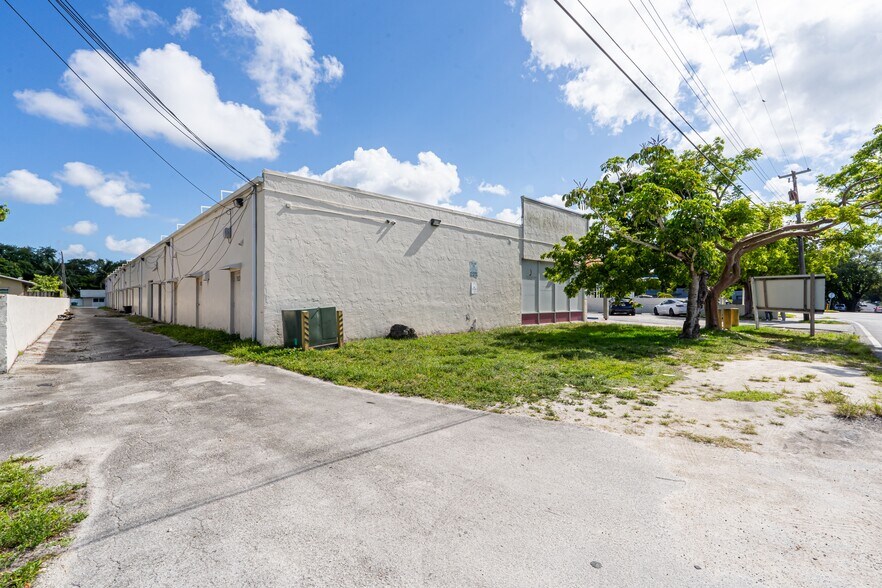 1620-1648 NE 148th St, Miami, FL à vendre - Photo du bâtiment - Image 3 de 19