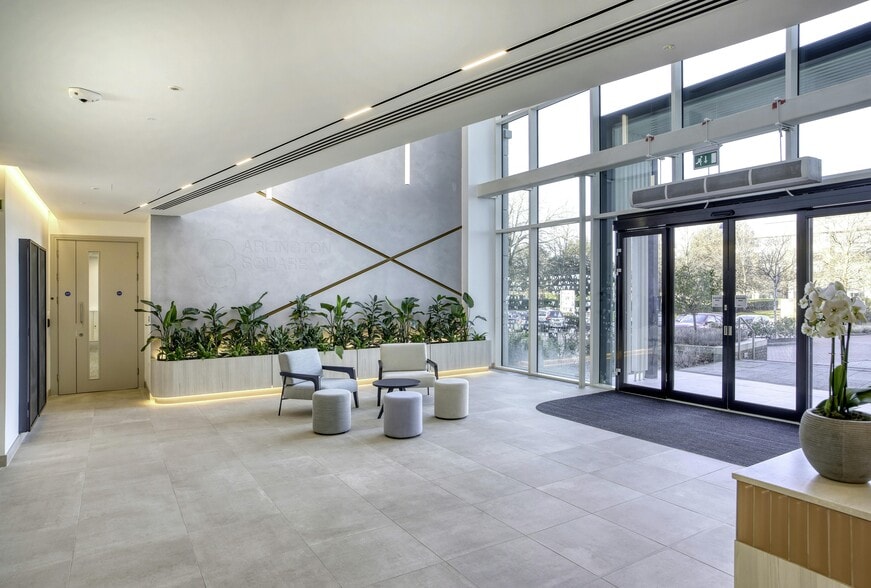 3 Arlington Sq, Bracknell for lease - Interior Photo - Image 3 of 18