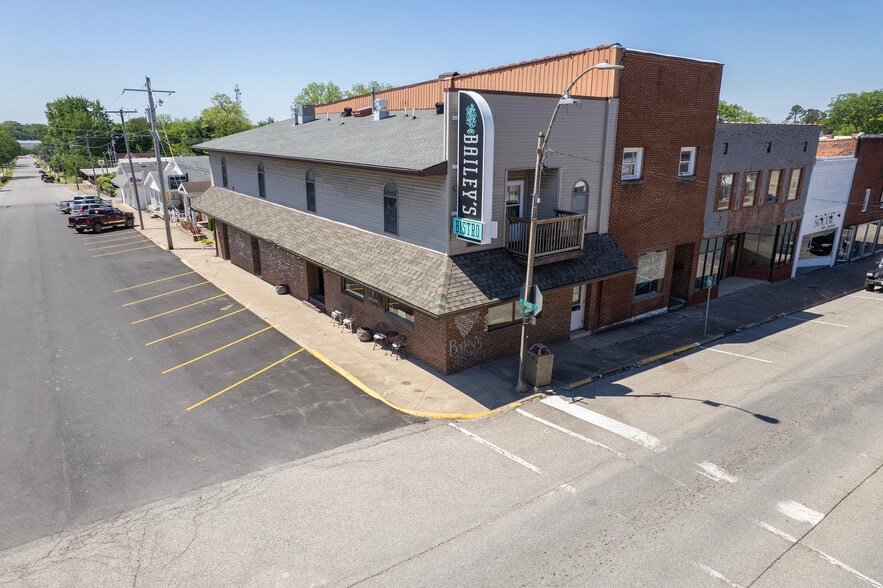 1 Main St, Albion, IL à vendre - Photo du bâtiment - Image 3 de 37