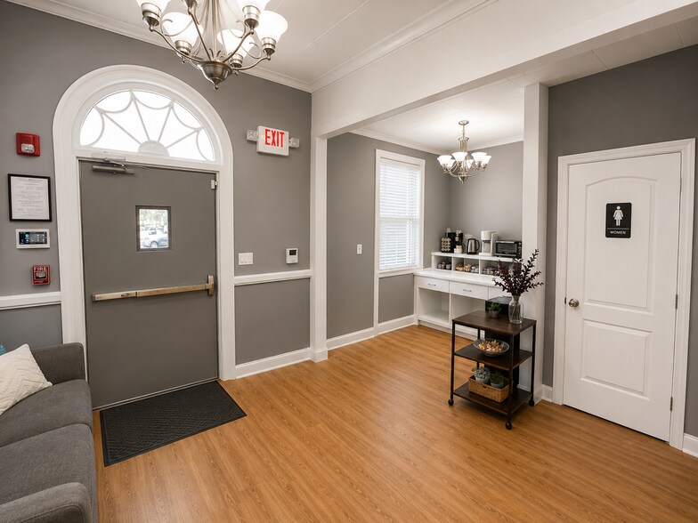 240-242 Lincoln Pl, Westbury, NY à vendre - Photo intérieure - Image 3 de 13