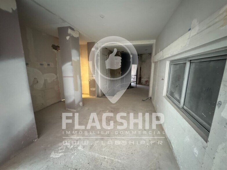 Retail in Paris for lease - Interior Photo - Image 3 of 9