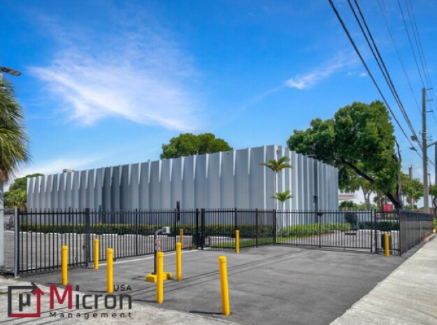 2351 N Dixie Hwy, Pompano Beach, FL à louer - Photo du bâtiment - Image 3 de 11