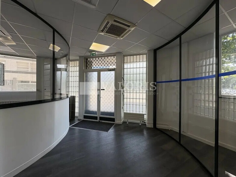 Bureau dans Lyon à louer - Hall d’entrée - Image 2 de 9