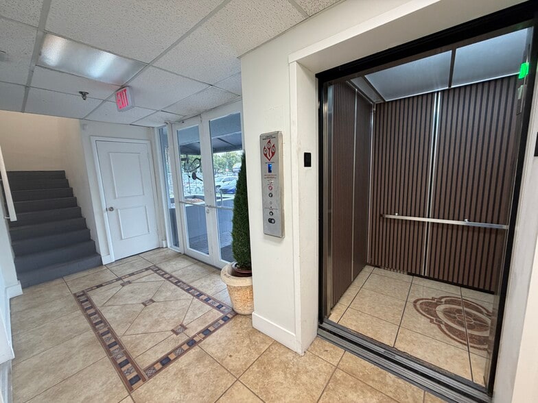 600 NW 35th Ave, Miami, FL for lease - Building Photo - Image 3 of 19