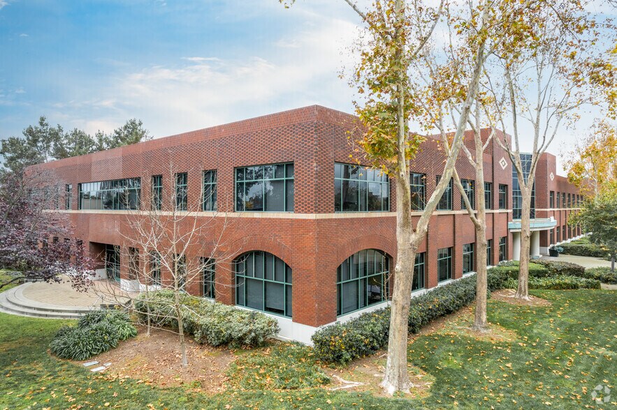 1101 Marina Village Pky, Alameda, CA à louer - Photo du bâtiment - Image 3 de 13