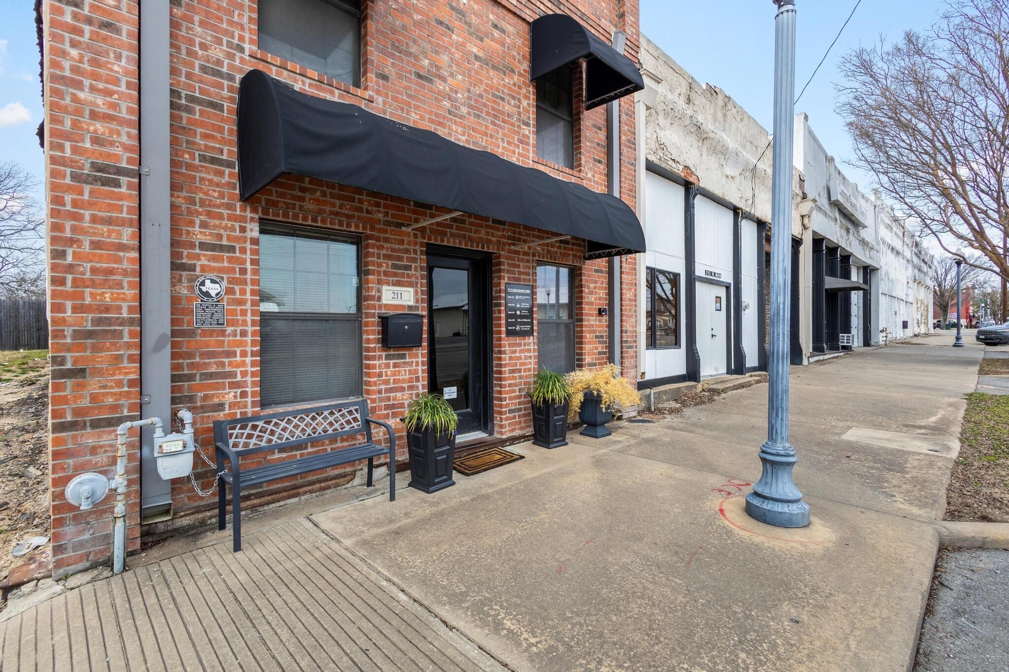 211 N Main St, Bonham, TX for sale Building Photo- Image 1 of 29