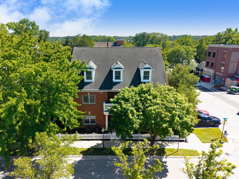 206 E Liberty St, Milford, MI à vendre - Photo du bâtiment - Image 3 de 85