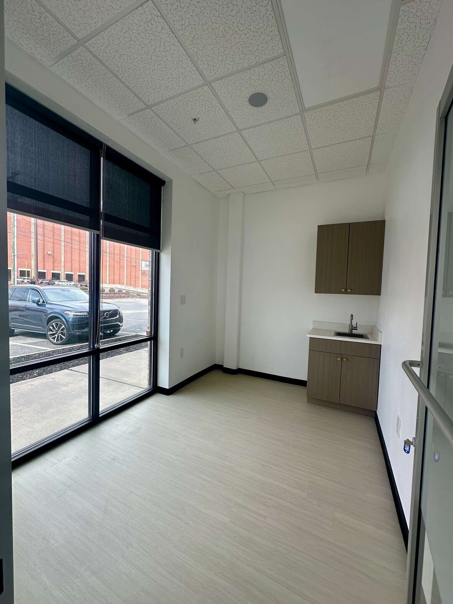 2800 Lawndale Dr, Greensboro, NC à louer Photo intérieure- Image 1 de 6