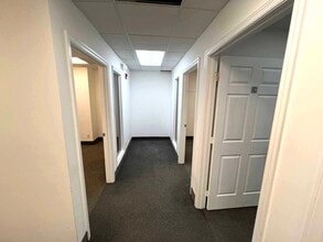 2727 E Oakland Park Blvd, Fort Lauderdale, FL for lease Interior Photo- Image 2 of 18